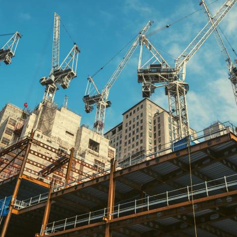 من الفكرة إلى قاعة الاجتماعات: صياغة خطة عمل ناجحة